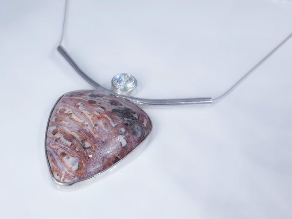 Zilveren collier met bruinrode Jaspis en heldere Bergkristal