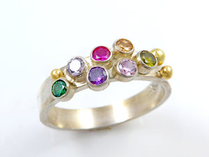 Zilveren ring met 7 kleuren Zirconia's en geelgouden granules