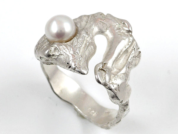 Zilveren ring met zuivere, witte zoetwater parel
