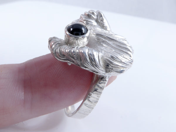 Zwarte Onyx in massief zilveren golfjes ring