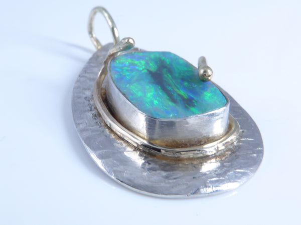 Zilveren hanger met prachtige Opaal in geelgouden zetting