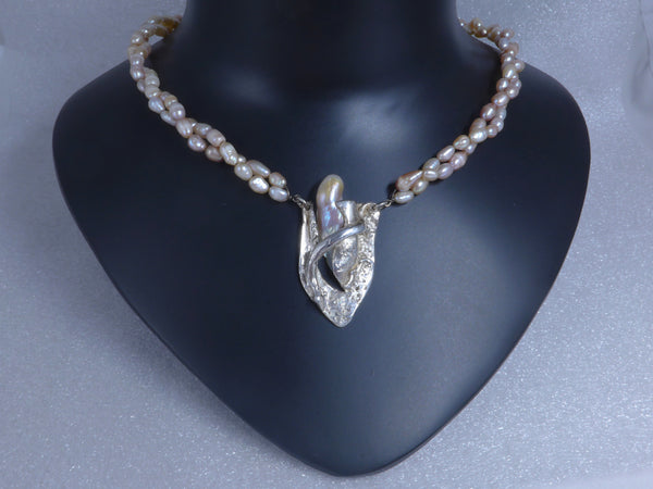 Parel collier met zilveren hanger en barok parel