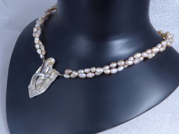 Parel collier met zilveren hanger en barok parel