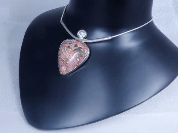 Zilveren collier met bruinrode Jaspis en heldere Bergkristal