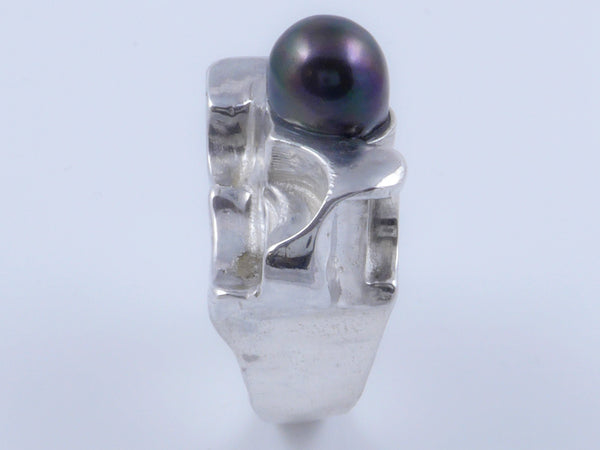 Zilveren ring, eyecatcher met betoverende paarszwarte Parel
