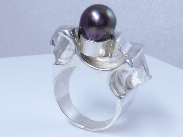 Zilveren ring, eyecatcher met betoverende paarszwarte Parel