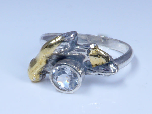 Zilveren ring met schitterende witte Topaas en geelgoud