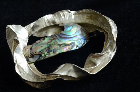 Zilveren broche met Abalone parelmoer en gevouwen rand