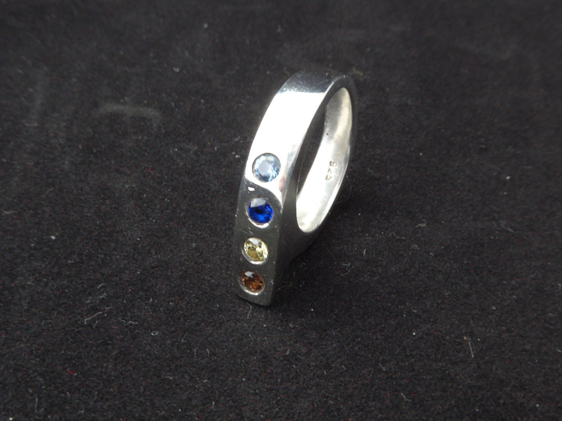 Zilveren ring met 4 kleuren Zirconia met bijpassende hanger