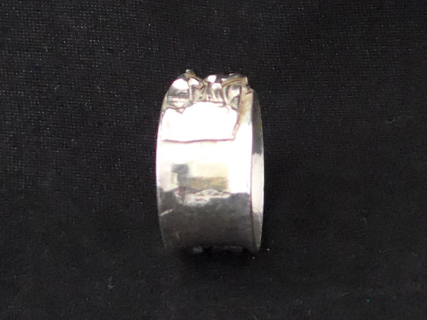 Zilveren ring met gerimpelde band