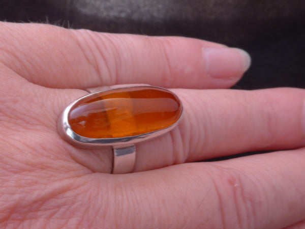 Zilveren ring met ovale Barnsteen