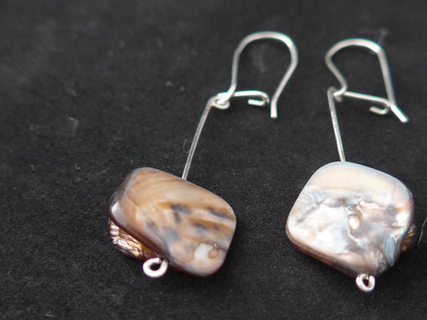 Zilveren oorhangers met parelmoer schelp