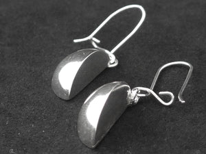 Zilveren oorhangers, kwart bollen met haken
