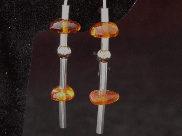 Zilveren oorhangers met Barnsteen en verguld (Gold filled) bolletje