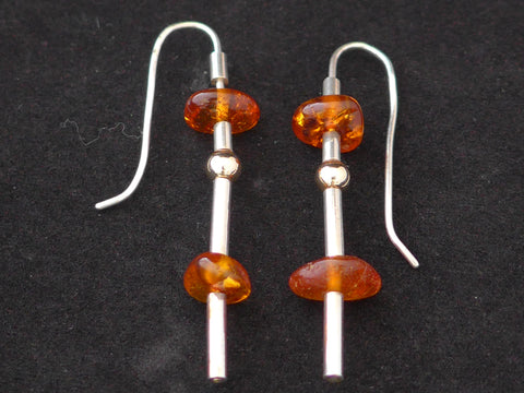 Zilveren oorhangers met Barnsteen en verguld (Gold filled) bolletje