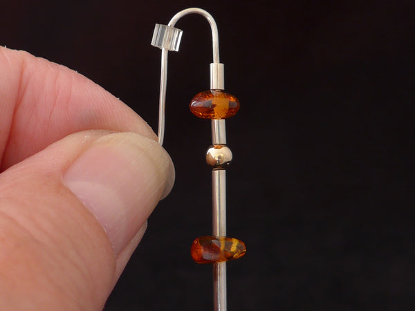 Zilveren oorhangers met Barnsteen en verguld (Gold filled) bolletje