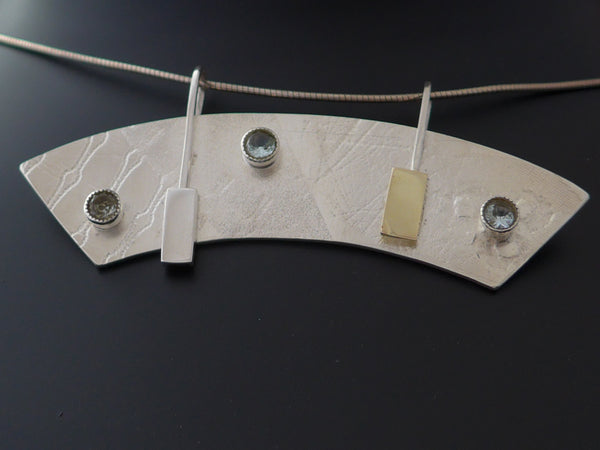 Zilveren hanger met Aquamarijnen en gouden accent
