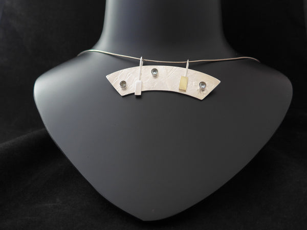 Zilveren hanger met Aquamarijnen en gouden accent