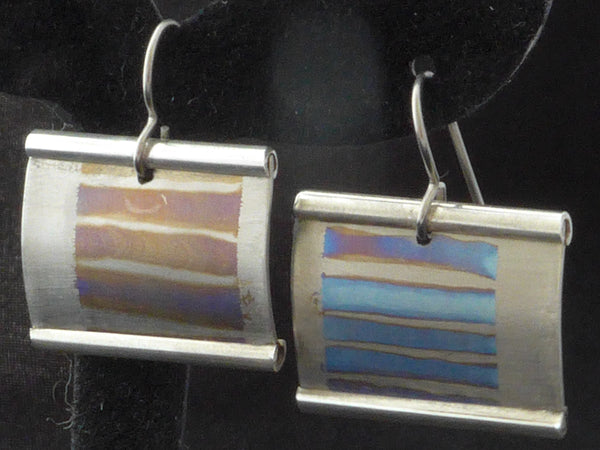 Titanium oorhangers met blauw geanodiseerde tinten