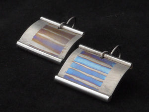 Titanium oorhangers met blauw geanodiseerde tinten