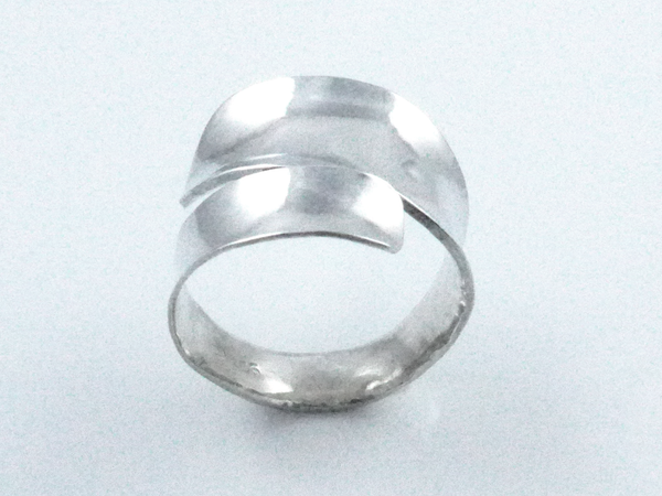 Zilveren ring anticlastisch gesmeed