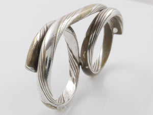 Zilveren ring voor twee vingers van Mokume Gane