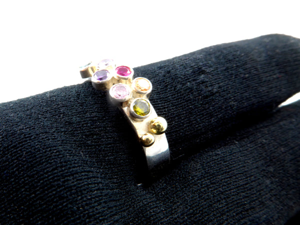  Zilveren ring met 7 kleuren Zirconia's en geelgouden granules