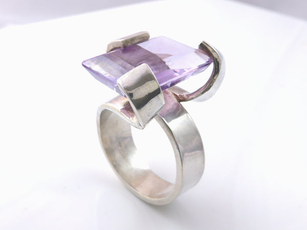Zilveren ring met rechthoekige Amethist