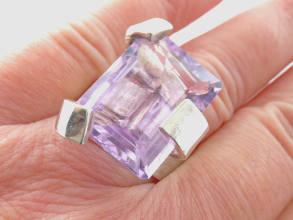 Zilveren ring met rechthoekige Amethist