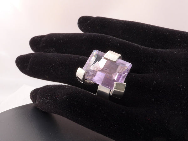 Zilveren ring met rechthoekige Amethist