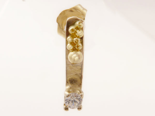Geelgouden oorstekers met Zirconia en granules