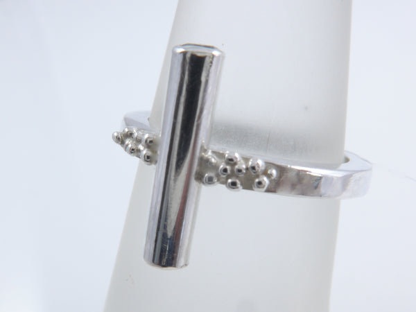 Zilveren ring met groene en zwarte Zirconia