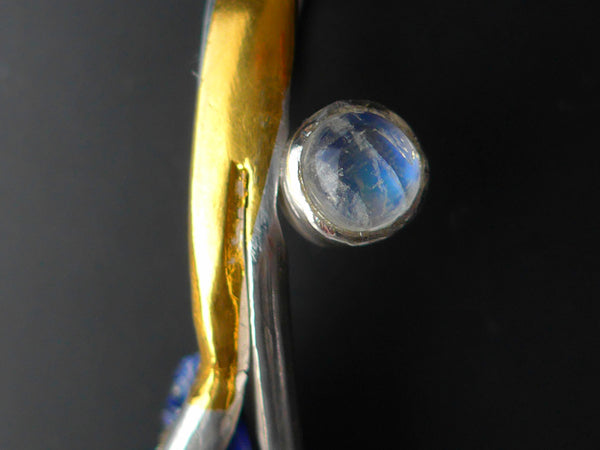 Zilveren hanger met ruwe Lapis Lazuli en geelgouden Keumbo