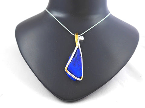 Zilveren hanger met ruwe Lapis Lazuli en geelgouden Keumbo
