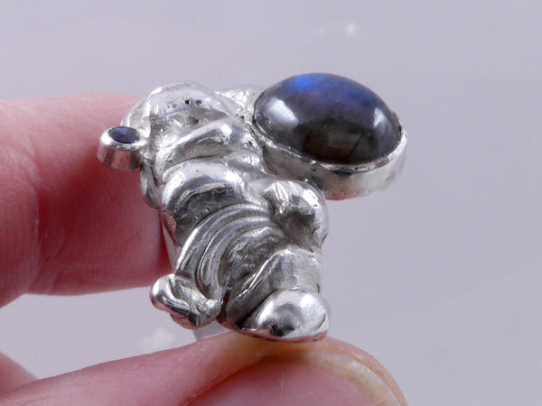Zilveren ring met blauwe Labradoriet en Saffier