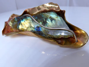 Broche met vurige Spectroliet