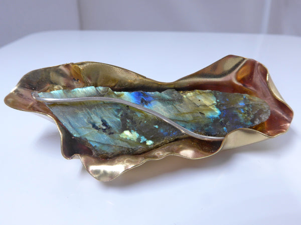 Broche met vurige Spectroliet